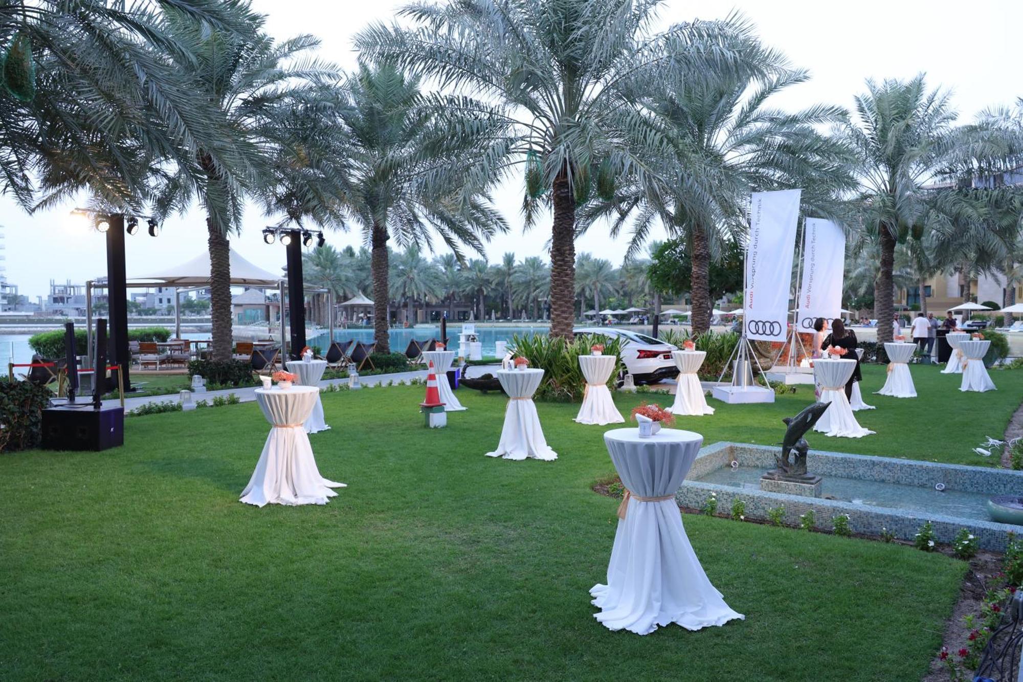 מנאמה Palavra Resort מראה חיצוני תמונה The lawns at the Jumeirah Creek Hotel