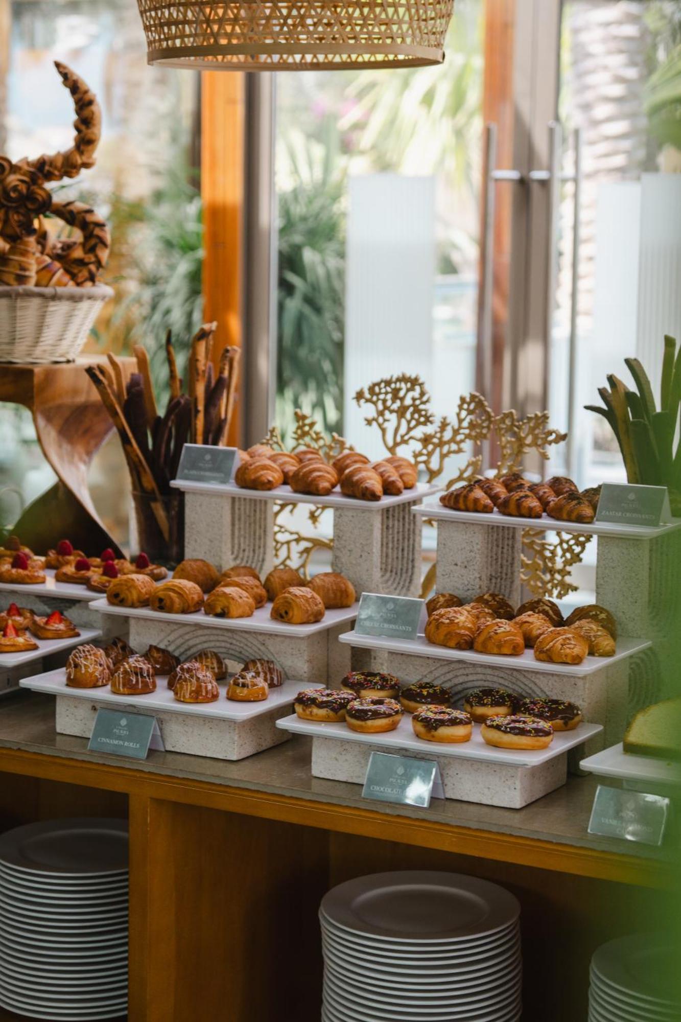 מנאמה Palavra Resort מראה חיצוני תמונה A selection of pastries
