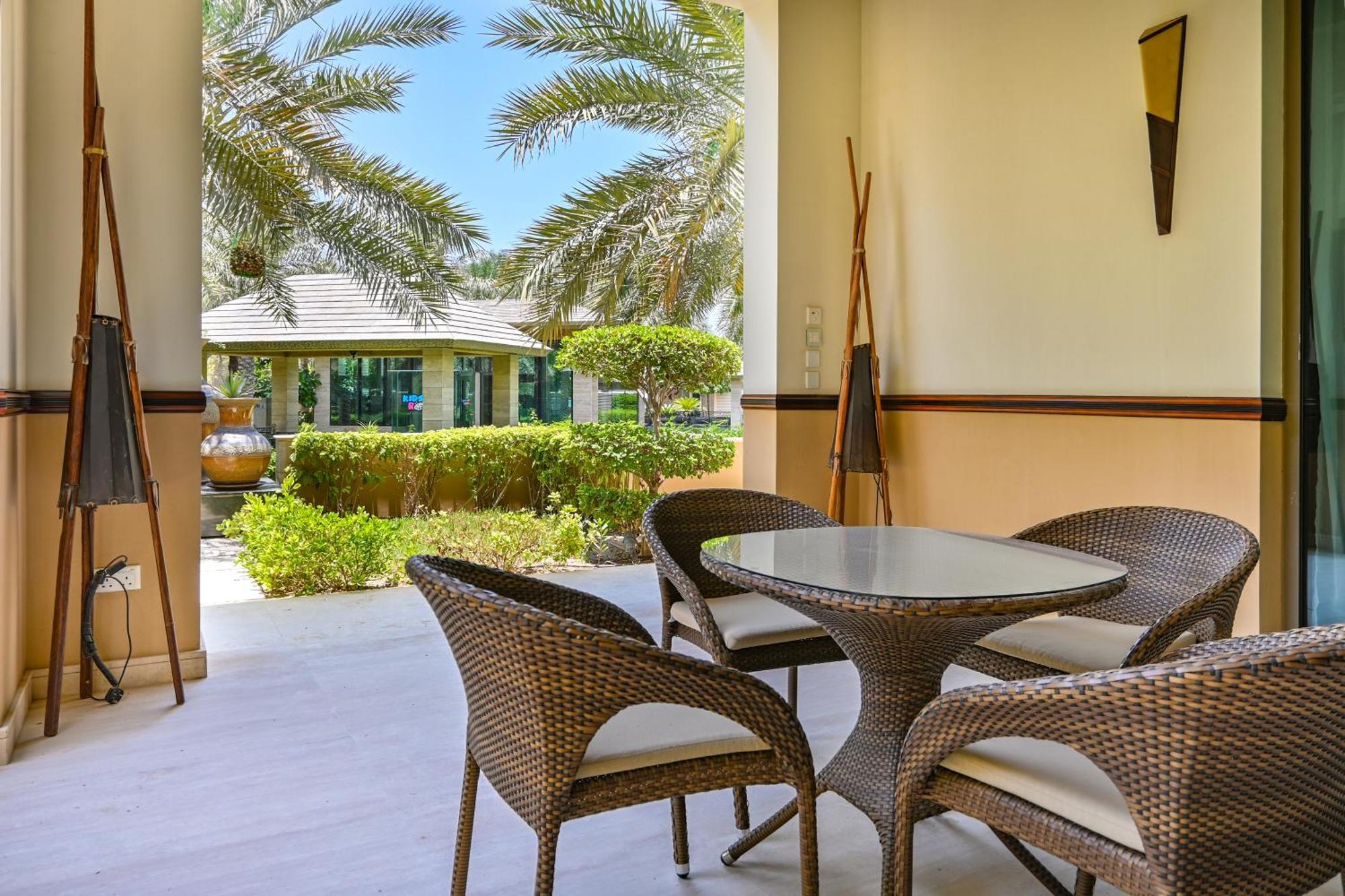 מנאמה Palavra Resort מראה חיצוני תמונה The Palm Beach Club