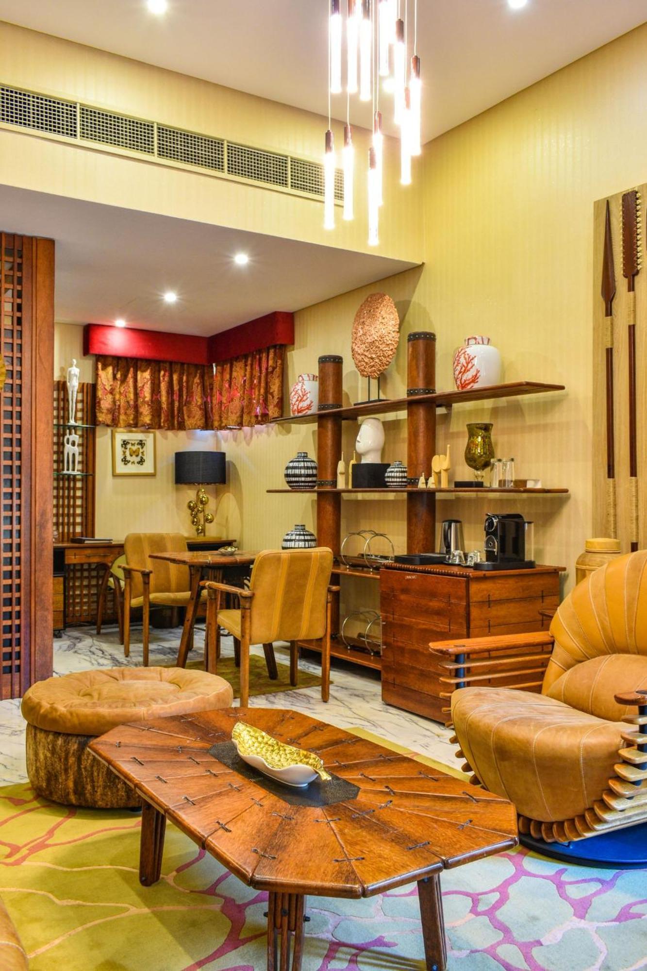 מנאמה Palavra Resort מראה חיצוני תמונה A living room in a suite at the hotel